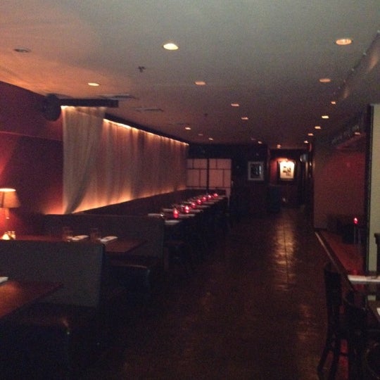 Foto tomada en Alfa Restaurant &amp; Bar  por Starshine el 7/8/2012