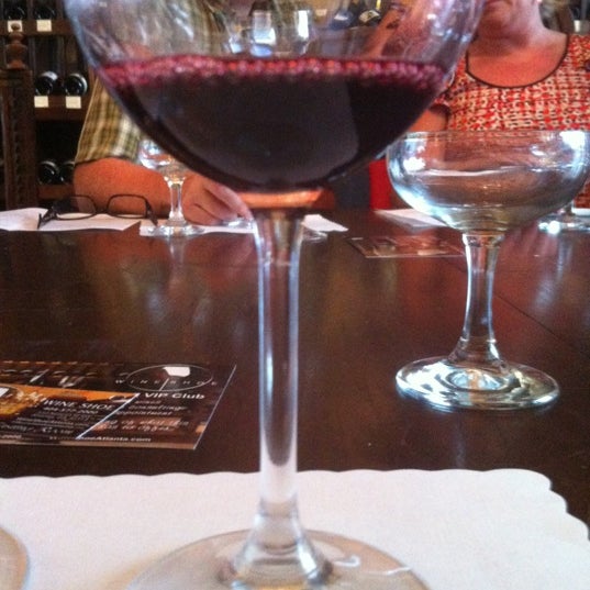 Foto diambil di Wine Shoe oleh Sulean C. pada 7/14/2012