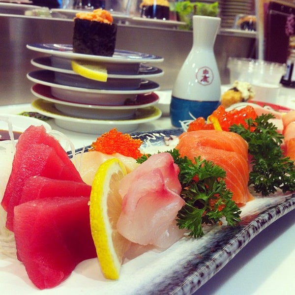 6/25/2012 tarihinde KING M.ziyaretçi tarafından Hanaichi Sushi Bar + Dining'de çekilen fotoğraf