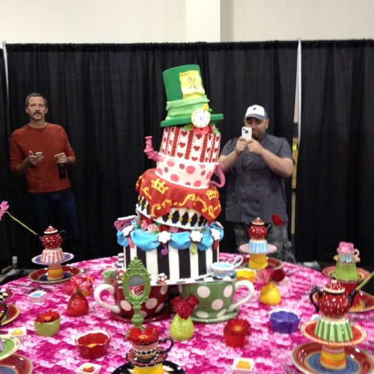 Foto diambil di Tamara&#39;s the Cake Guru oleh Tamara M. pada 4/2/2012