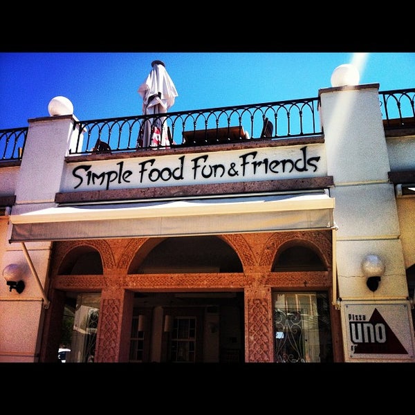 Uno Restaurant Pizza Place in Ayvalık