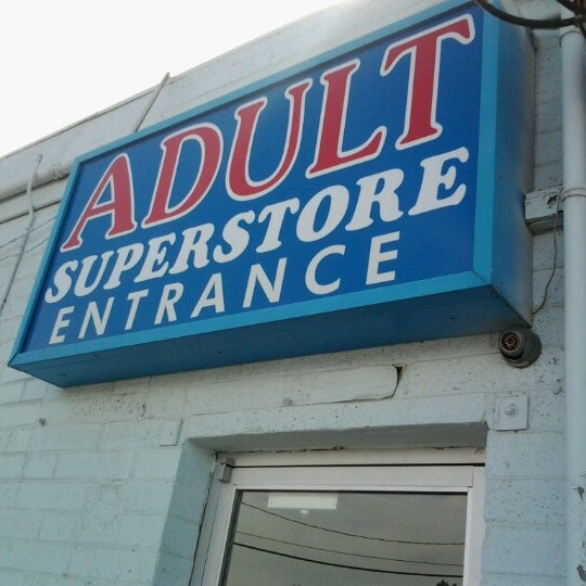 7/28/2012 tarihinde Brandi D.ziyaretçi tarafından The Flick Adult Bookstore & Arcade'...