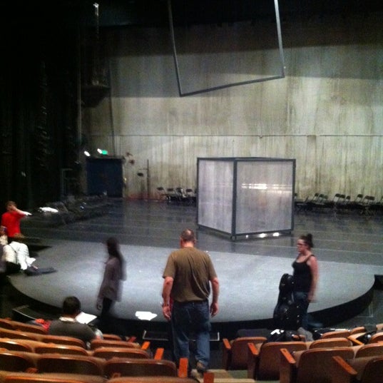 Foto diambil di Cornish Playhouse at Seattle Center oleh Kelly B. pada 5/17/2012
