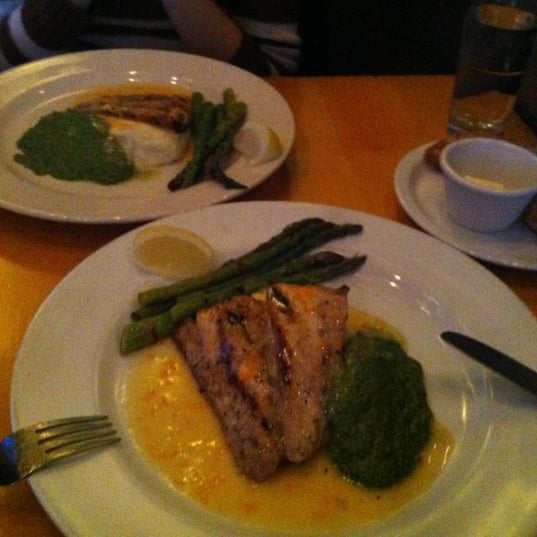 Das Foto wurde bei Marica Restaurant von Ryan S. G. am 3/30/2012 aufgenommen