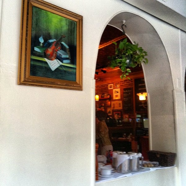 Снимок сделан в Il Violino Restaurant пользователем emmanuele b. 6/7/2012