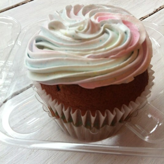 4/26/2012にJillian S.がColossal Cupcakesで撮った写真