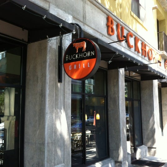 Foto tirada no(a) Buckhorn Grill por Bob Q. em 8/4/2012