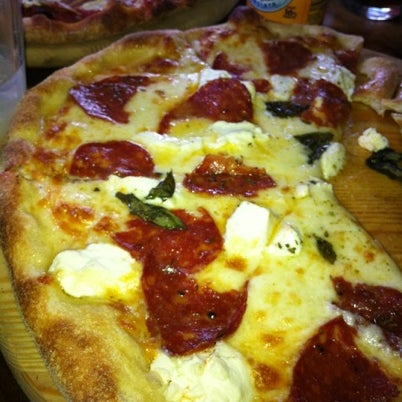 Photo taken at La Nonna Pizzeria Trattoria Paninoteca by Enid C. on 9/9/2012