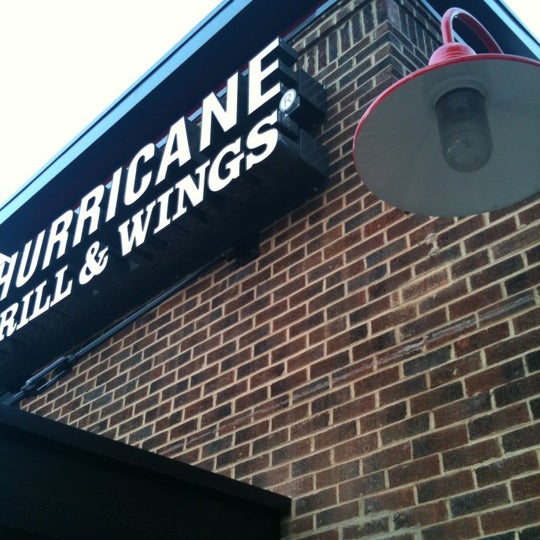 Foto tirada no(a) Hurricane Grill And Wings por Jacob Z. em 3/28/2012