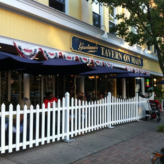 8/22/2012 tarihinde Megan B.ziyaretçi tarafından Gaetano&#39;s Tavern on Main'de çekilen fotoğraf
