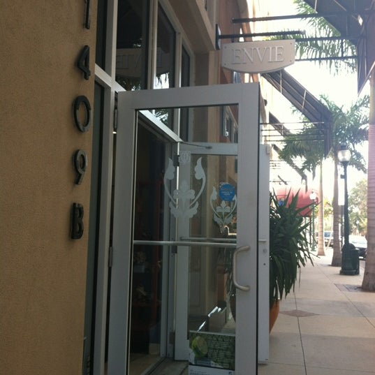 3/8/2012 tarihinde Dana B.ziyaretçi tarafından T.Georgiano&#39;s Shoe Salon'de çekilen fotoğraf