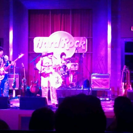 Photo taken at Hard Rock Cafe Four Winds by Stephanie H. on 7/22/2012