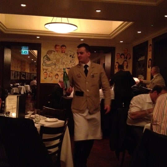 Das Foto wurde bei The Palm Restaurant von Brian S. am 3/15/2012 aufgenommen