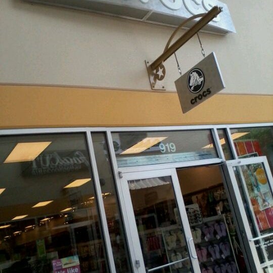 crocs houston premium outlet