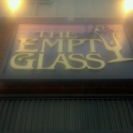 Foto tirada no(a) The Empty Glass por James K. em 7/15/2012