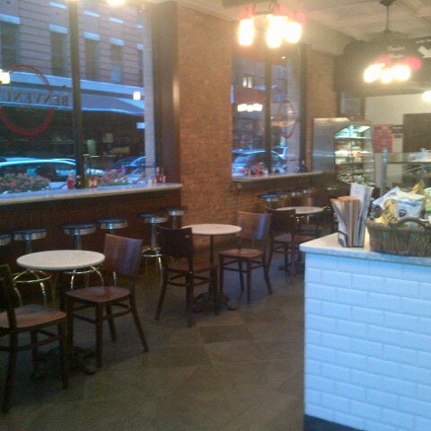 Foto tirada no(a) Benvenuto Cafe Tribeca por Kristen C. em 8/12/2012