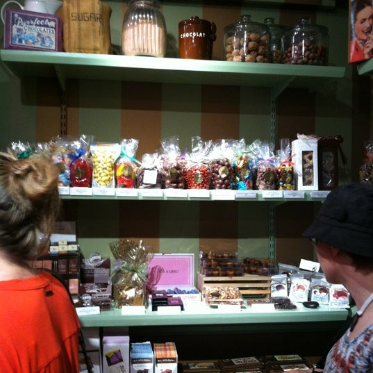 Foto diambil di Beacon Hill Chocolates oleh Stephanie K. pada 6/24/2012