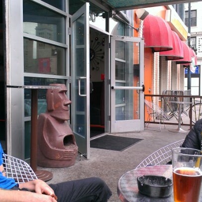 รูปภาพถ่ายที่ The Shag Lounge โดย Jesse H. เมื่อ 8/23/2012