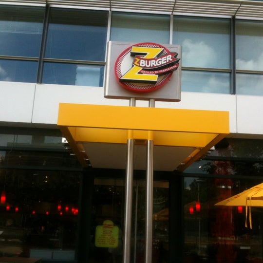 6/14/2012にWillie B.がZ-Burgerで撮った写真