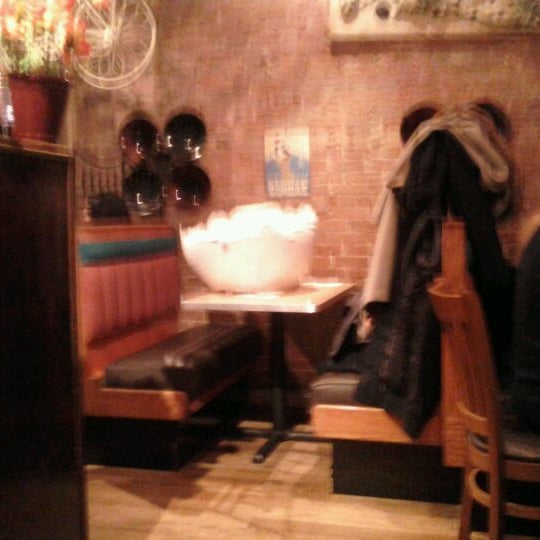 2/12/2012にRaven R.がDaisy&#39;s Dinerで撮った写真