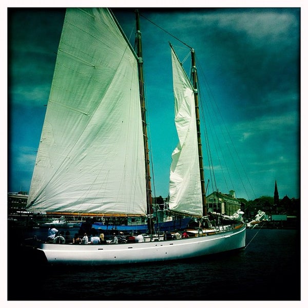 5/20/2012 tarihinde Michael P.ziyaretçi tarafından Bannister&#39;s Wharf Hotel &amp; Marina'de çekilen fotoğraf