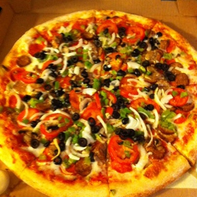 Foto diambil di North End Pizzeria oleh Linelle pada 9/7/2012