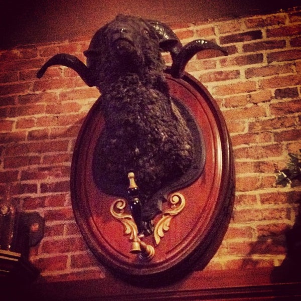 7/26/2012 tarihinde Marcziyaretçi tarafından Black Sheep Bar &amp; Grill'de çekilen fotoğraf