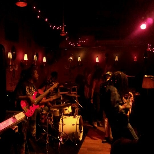 7/3/2012 tarihinde Don Jayziyaretçi tarafından Purdy Lounge'de çekilen fotoğraf