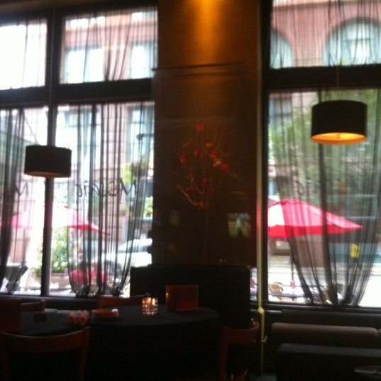 Foto tirada no(a) Mosaic Restaurant &amp; Lounge por Paige em 7/14/2012