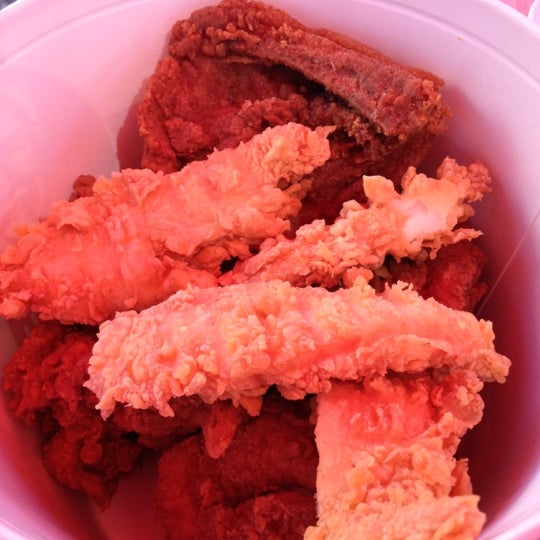 Оборудование для панировки курицы в kfc. Крылышки кфс баскет. Баскет с крыльями кфс. Круни крылышки кфс. Кфс 8 марта.