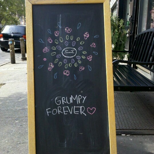 Das Foto wurde bei Cafe Grumpy von Tara R. am 8/5/2012 aufgenommen