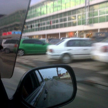 รูปภาพถ่ายที่ Maretraite Mall โดย Yanick B. เมื่อ 2/3/2012