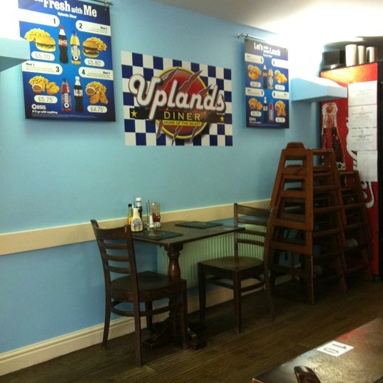 Снимок сделан в Uplands Diner пользователем Russell W. 3/9/2012