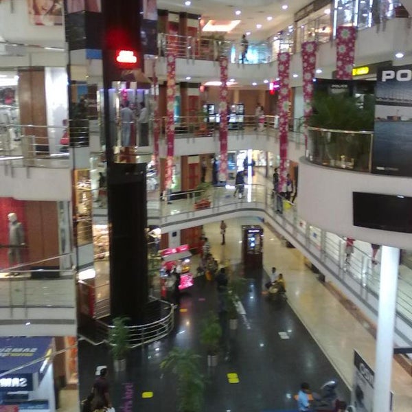 Снимок сделан в City Center Mall пользователем Aditya K. 4/7/2012