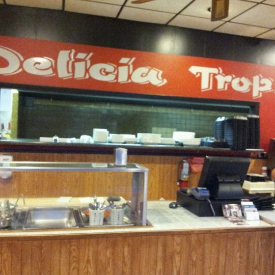 Das Foto wurde bei Delicia Tropical Cafe von Brandon S. am 6/12/2012 aufgenommen