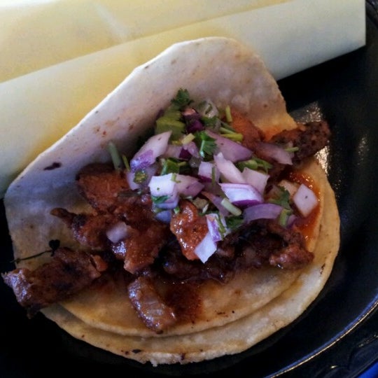 Снимок сделан в Los Taquitos Mexican Grill пользователем Rob D. 8/1/2012