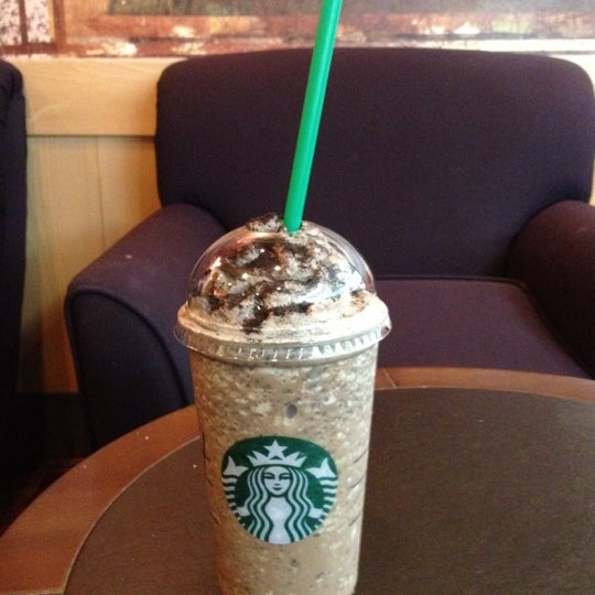Photo taken at Starbucks by Filipe S. on 5/27/2012