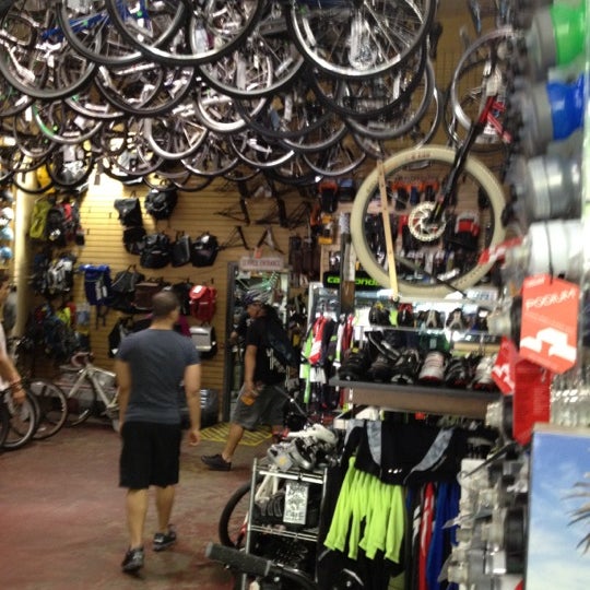 Foto diambil di Tread Bike Shop oleh Patrick C. pada 5/12/2012