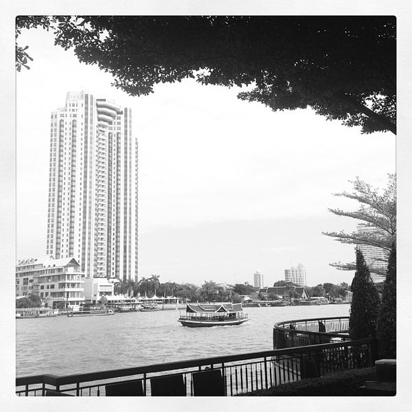 Photo taken at Shangri-La Hotel, Bangkok by Fuangvicha B. on 6/21/2012