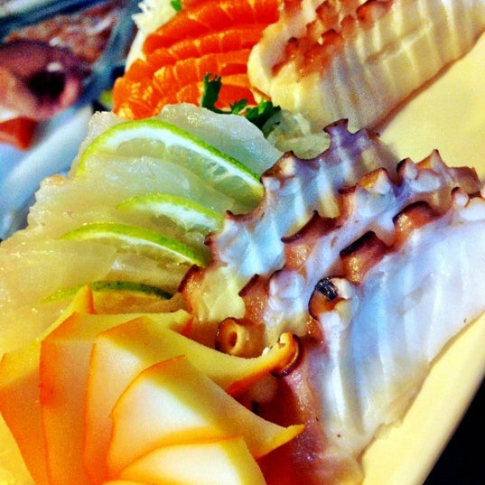 Foto scattata a Sushi Seninha da Fay H. il 5/24/2012