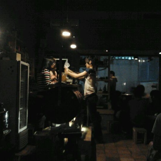 Photo taken at Wild Pub by Xi Muoi on 3/17/2012