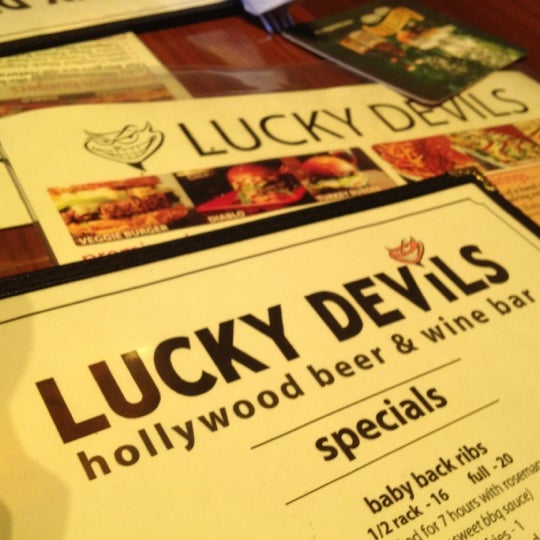 Foto tirada no(a) Lucky&#39;s Tavern por Ethos Protection Services A. em 3/5/2012