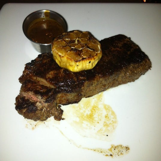 Снимок сделан в Prime 1000 | Steak &amp; Cocktail House пользователем Whiskey G. 2/25/2012