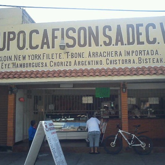 Foto tirada no(a) Cafison por Luis Óscar M. em 4/13/2012