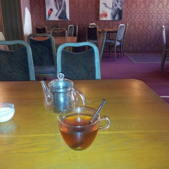 รูปภาพถ่ายที่ TeaSpot Cafe โดย Bogdan C. เมื่อ 3/18/2012