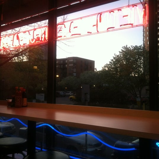 4/11/2012 tarihinde Maryziyaretçi tarafından Lotus Restaurant'de çekilen fotoğraf
