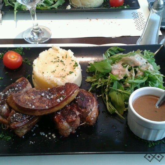Foto tomada en Restaurant Le Plana  por Super Marianne el 6/22/2012