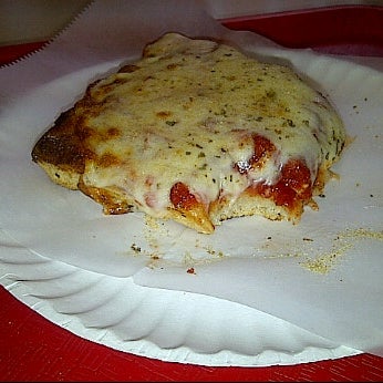 4/10/2012 tarihinde Barbara Ann R.ziyaretçi tarafından Roma Pizza'de çekilen fotoğraf
