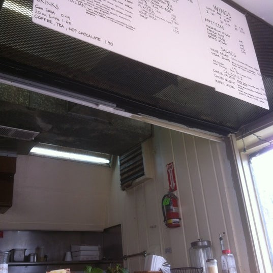 Foto diambil di Mama&#39;s Pizza Kitchen oleh Eat Shop Live Anacostia !. pada 4/4/2012
