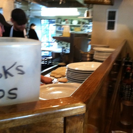Foto tirada no(a) Hank&#39;s Creekside Restaurant por Josh E. em 2/19/2012